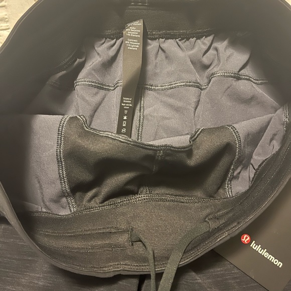 Lululemon T.H.E Short 7” linerless - Picture 3 of 3